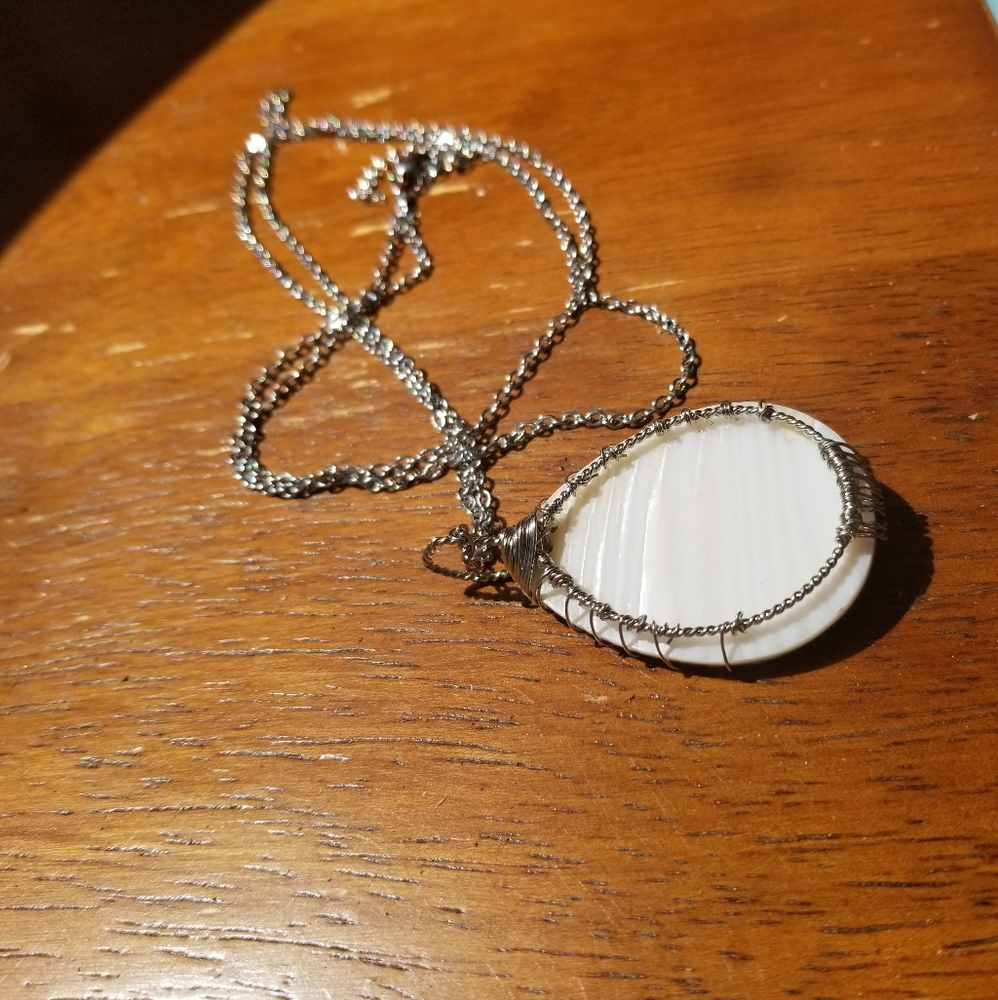 Mother of pearl tree of life necklace - Picture 4 of 8